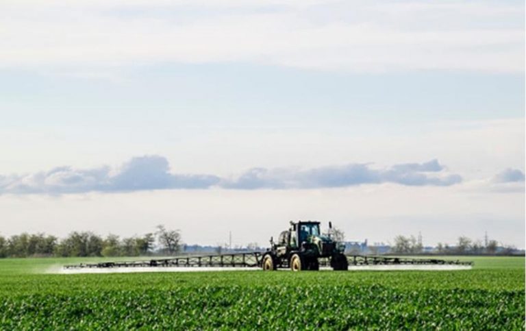 spraying-crops-weather